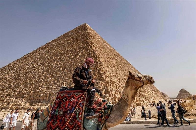 The Pyramids of Giza & Grand Egyptian Museum
